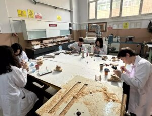 Meslek Lisesi Öğrencilerinden İhtiyaç Sahibi Anaokullarına Destek