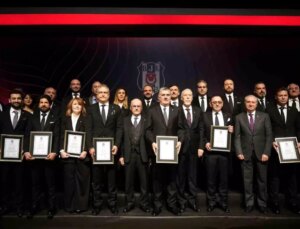 Serdal Adalı Beşiktaş Başkanı Olarak Mazbatasını Aldı