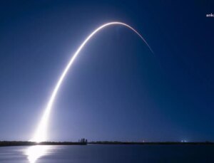 SpaceX, Ay’a İki Uzay Aracını Fırlattı