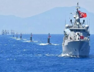 Türk savaş gemilerini görünce harekete geçtiler