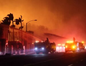 Yangında evini kaybeden ünlüler Los Angeles yönetimine isyan etti: İklim krizi değil cahil aptal