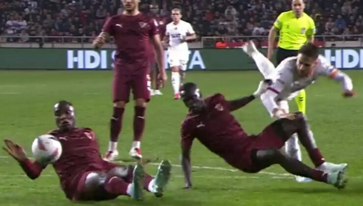 Ünlü yorumcular, Galatasaray’ın penaltı beklediği pozisyonda tereddütsüz görüş belirtti