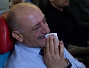 İstanbul’dan Şam’a 13 yıl sonra havalanan ilk uçakta Suriyeliler gözyaşlarını tutamadı