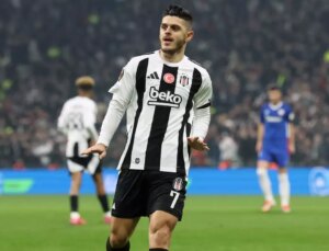 Rashica’dan attığı gol sonrası alkış alan hareket