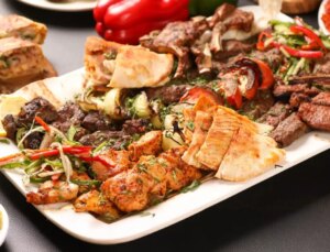 Ünlü restoran zincirinde vatandaşa neler yedirmişler neler
