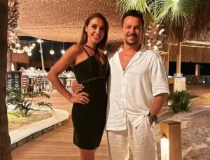 Zuhal Topal ve eşinden Fransa’da kayak oteli paylaşımı
