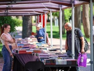 1. Buca Kitap Günleri vatandaşlardan büyük ilgi görüyor