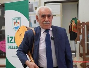65 yıldır sazı ve kalemi elinde