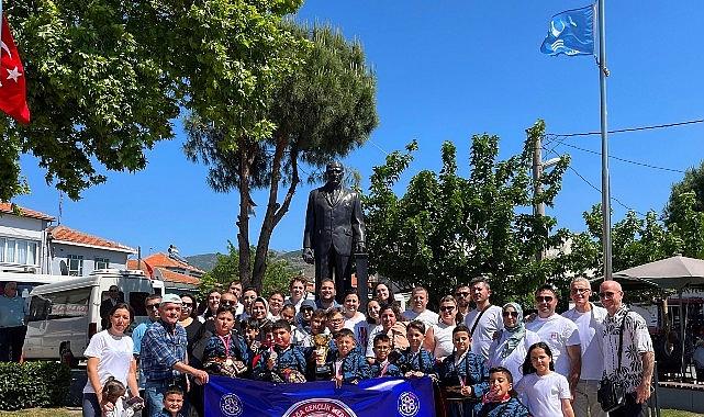 Aliağa’nın Yıldızlar Halk Oyunları Grubu Ege Bölge Birincisi Oldu