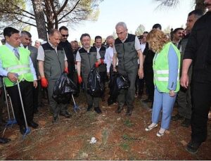 Bakandan yangınlara karşı vatandaşla birlikte orman paklığı