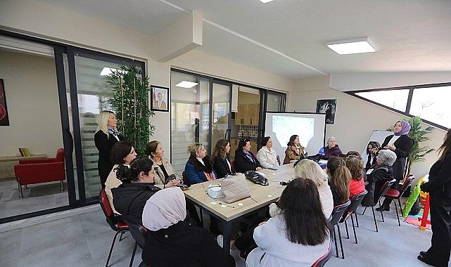 Bayraklı’da bayanlar müracaat merkezi atölyelerinde buluşuyor