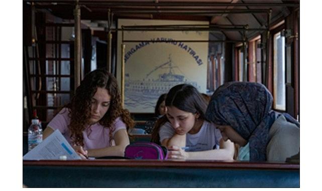 Bergama Vapuru gençler için demir attı: Rotamız Üniversite