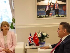 Birleşik Krallık Türkiye Büyükelçisi Lider Muhittin Böcek’i ziyaret etti