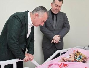 Büyükakın, Anneler Günü’nde şehit ailesi ve huzurevine gitti