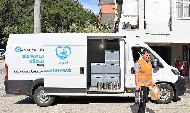 Büyükşehir Belediyesi Manavgat Aşevi muhtaçlık sahiplerinin yanında olmaya devam ediyor