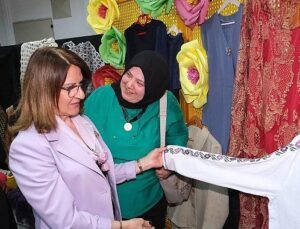 Çalılı bayanlar el emeklerini sergiledi