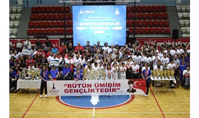 Celal Atik Spor Salonu’nda gençlik buluşması