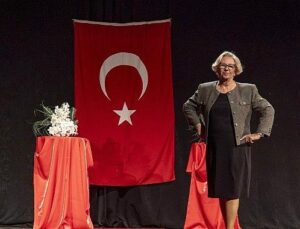 Karşıyaka’nın çınarlarından renkli defile