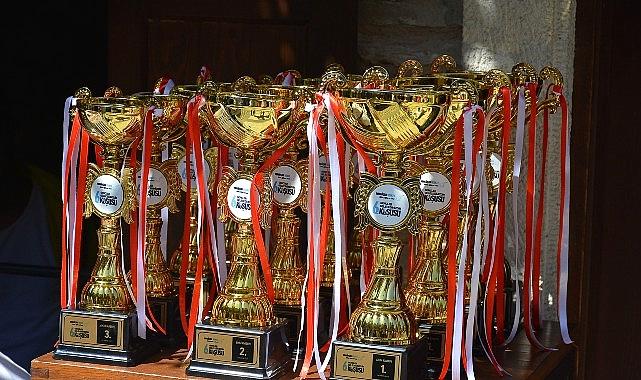 Kuşadası’nda gençler, 6. defa geleceğe koştu