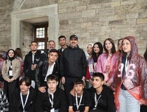 Lider Altay YHT ile Günübirlik İstanbul Seyahatine Katılan Öğrencilere Eşlik Etti