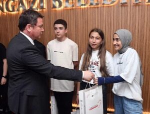 Lider Aydın, LGS’ye hazırlanan öğrencileri ağırladı