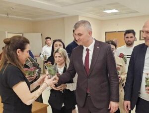 Lider Sezer’den Hemşirelere Sürpriz Kutlama