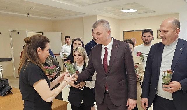 Lider Sezer’den Hemşirelere Sürpriz Kutlama