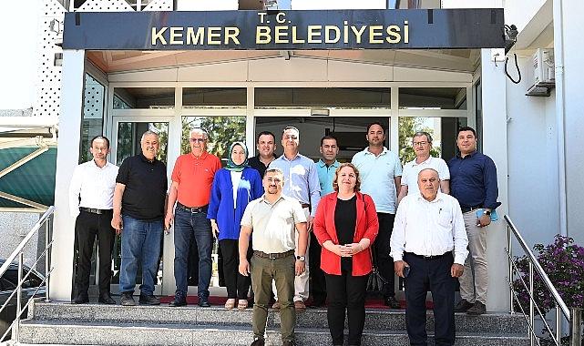 Lider Topaloğlu muhtarlarla bir ortaya geldi