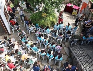Müellif Karamuti Misi Yazıevi’nde öğrencilerle söyleşi yaptı