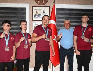Muvaffakiyetlerini Lider Topaloğlu ile paylaştılar