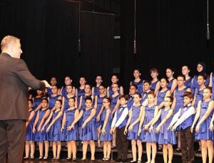 Nilüfer Çocuk ve Gençlik Koroları yıl sonu konserinde büyüledi