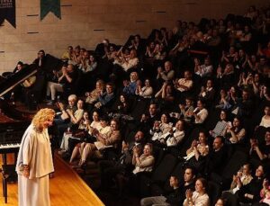 Nilüfer Senfoni Orkestrası birinci konserinde Gülsin Onay’ı ağırladı