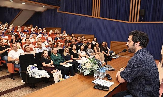 Oyuncu Uğur Uzunel, Marmarabirlik emekçileriyle Rıfat Ilgaz’ı konuştu