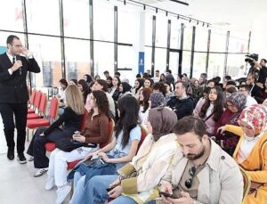 Prof. Dr. Samur, gençlerle yapay zekâyı konuştu