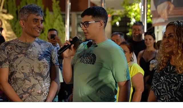 11. Çeşme Milletlerarası Açık Satranç Turnuvası’nda Simultane Şov ağır ilgi gördü!