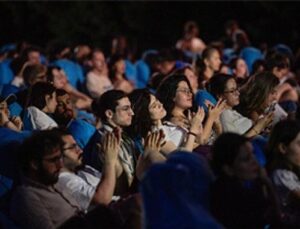 Açık havada sinema keyfi başladı