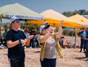 Akköy’de Rengarenk Uçurtmalar Gökyüzünü Süsledi