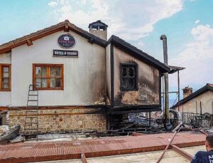 Antalya Büyükşehir İtfaiyesi 3 dakikada müdahale etti