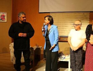 Ayvalık Belediye Tiyatrosu’na ödül yağdı…