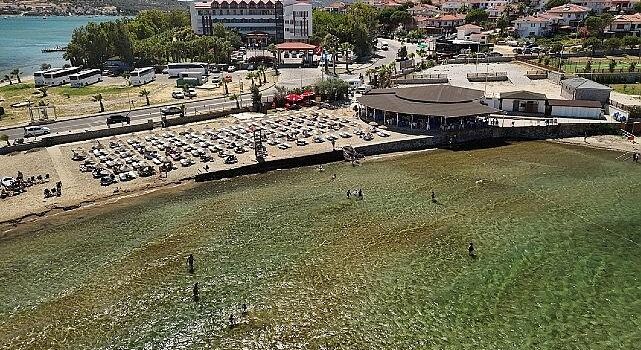 Ayvalık Belediyesi plajlarında göndere “Mavi Bayrak” çekildi…