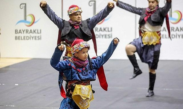 Bayraklı’da halk dansları gösterisi nefes kesti