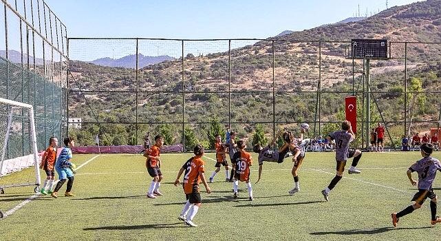 Bayraklı’da manalı turnuva: ‘Ferdi Zeyrek’ U-12 Cup futbol turnuvası başlıyor!