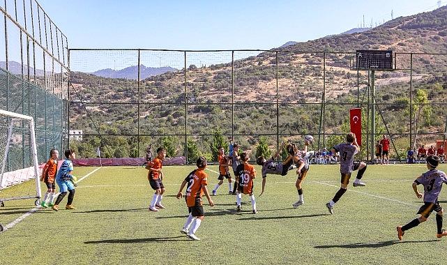 Bayraklı’da manalı turnuva: ‘Ferdi Zeyrek’ U-12 Cup futbol turnuvası başlıyor!