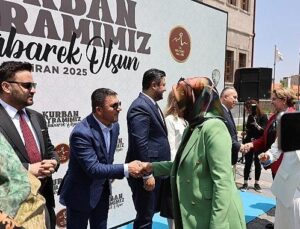 Belediye Başkanı Rasim Arı, Bayramlaşma Merasimine Katıldı