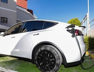 Elektrikli araç şarj istasyonları ile 1400 ağaca bedel pak güç