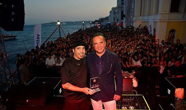 Emin Hitay’dan lise mezuniyetinin 50. yılında öğrencilere konser armağanı