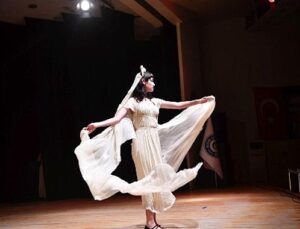 EÜ’de 70. Yıla özel görkemli defile