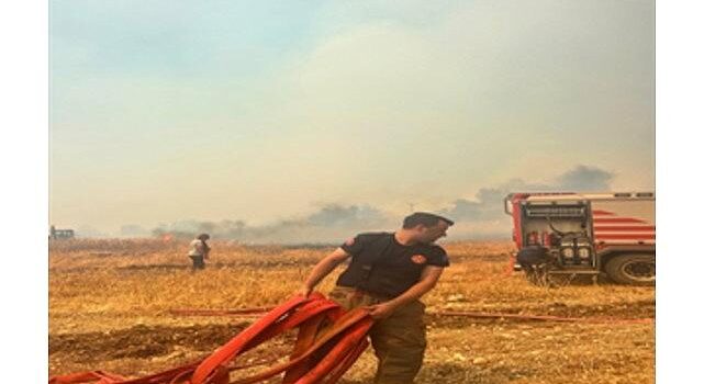 Foça-Aliağa ortasında çıkan yangına müdahale sürüyor