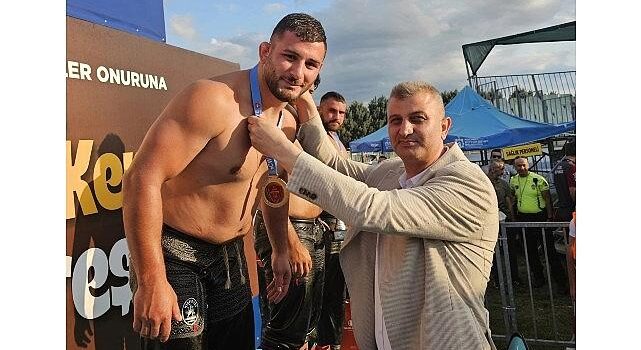 Gölcük Belediyesporlu Öner Başaltında Şampiyon Oldu