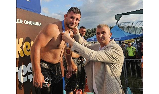 Gölcük Belediyesporlu Öner Başaltında Şampiyon Oldu